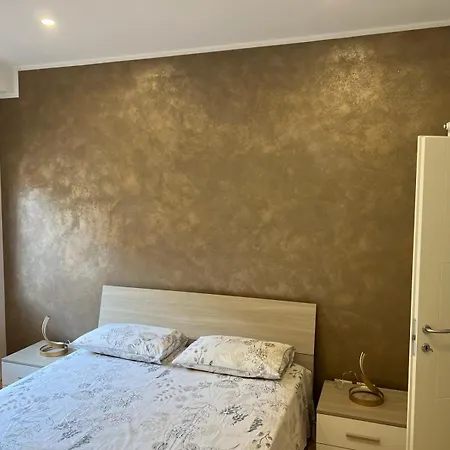 Dombaccia Apartment *